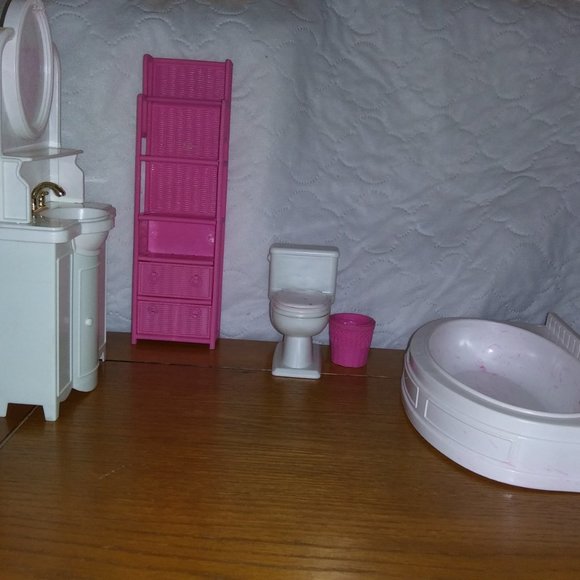 Vintage 1996 Barbie Bathroom Set - Picture 1 of 7